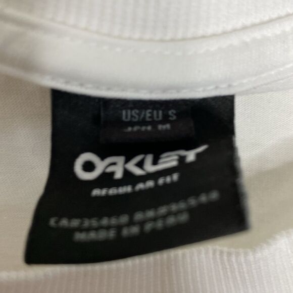 OAKLEY Men’s Two (2) White T-shirts with Print Size S - Picture 4 of 12
